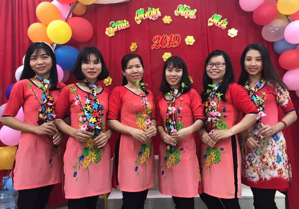 Cac-Co-rang-ro-voi-khan-VAN--bieu-tuong-cua-nguoi-Tu-Ky